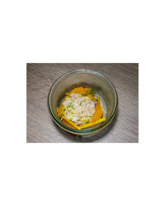 Chair de tourteau, avocat et pamplemousse grillé